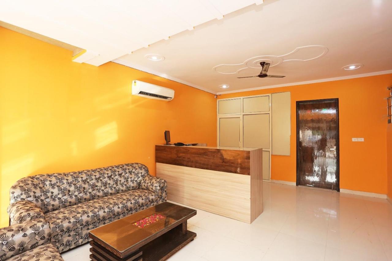 Готель Oyo Rose Residency Near Dwarka Sector 9 Metro Station Нью-Делі Екстер'єр фото